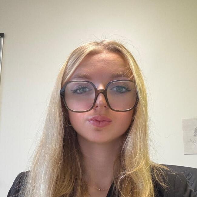Babysitter in Hondschoote: Angelina