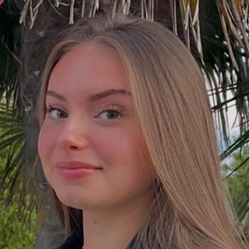 Baby-sitter Bénouville: Ines