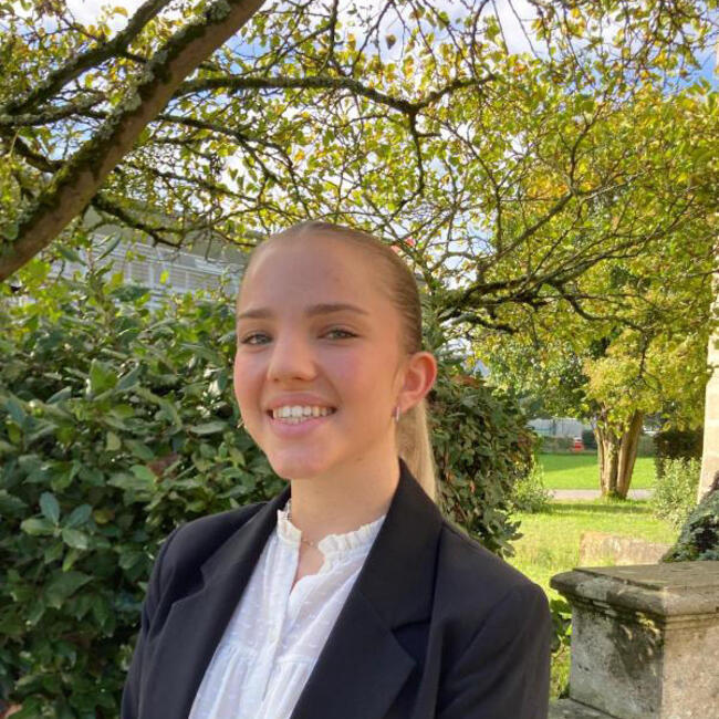 Babysitter in Izon: Charline