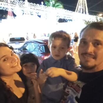 Emprego de babá em Gaspar: emprego de babá Lia