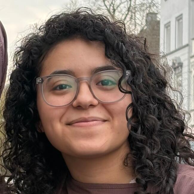 Babysitter in Bonn: Yamila
