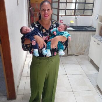 Babá em Pindamonhangaba: Luana