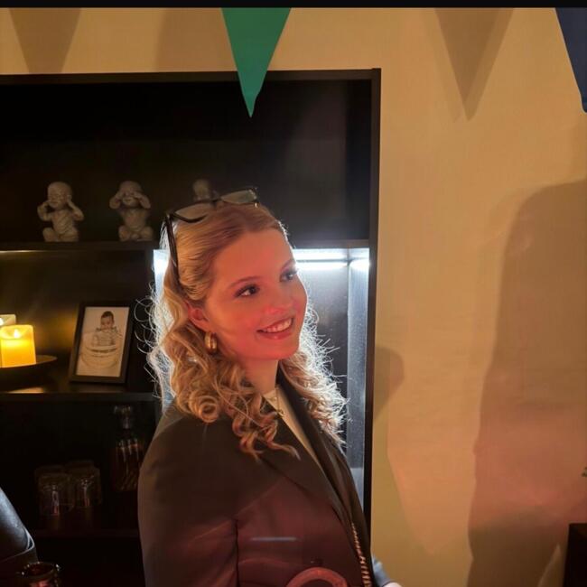 Babysitter in Badhoevedorp: June