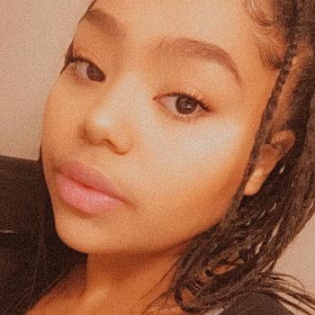 Baby-sitter in Calgary: Niya