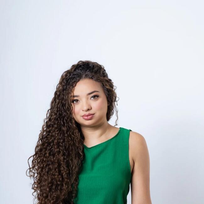 Babysitter in Belém: Linda