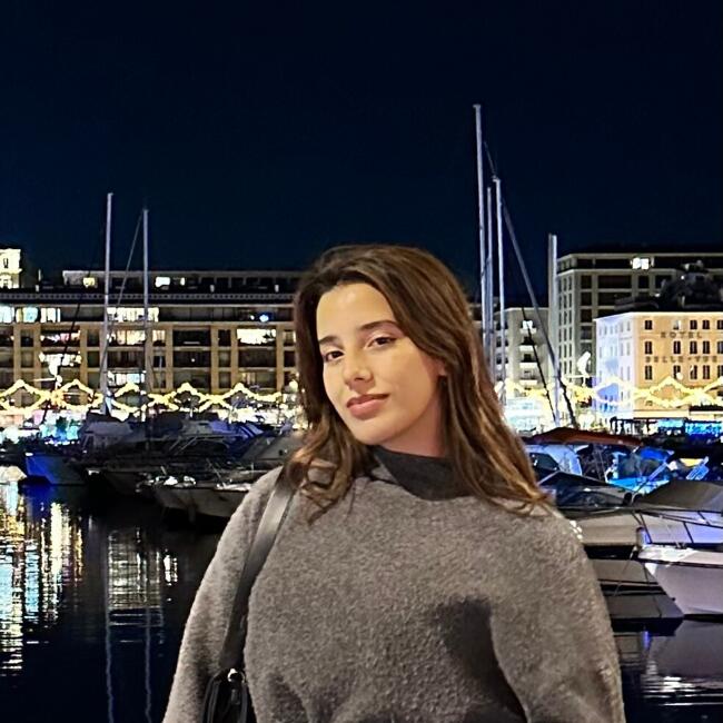 Babysitter in Marseille: Damya