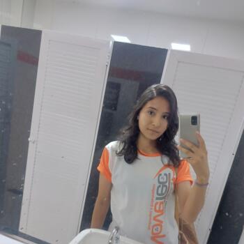 Babysitter Caucaia: Stephanie