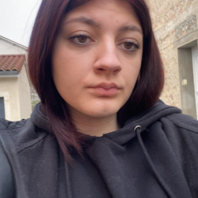 Babysitter in Sainte-Sigolène: Tanya