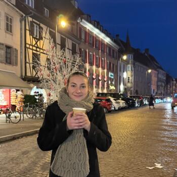 Babysitter in Étalans: Emma