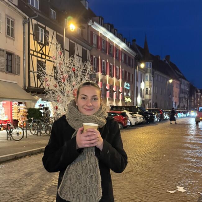 Babysitter in Étalans: Emma