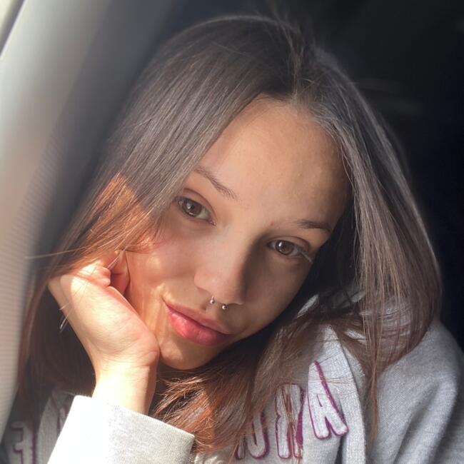 Babysitter in Higuillar: Dinoshka