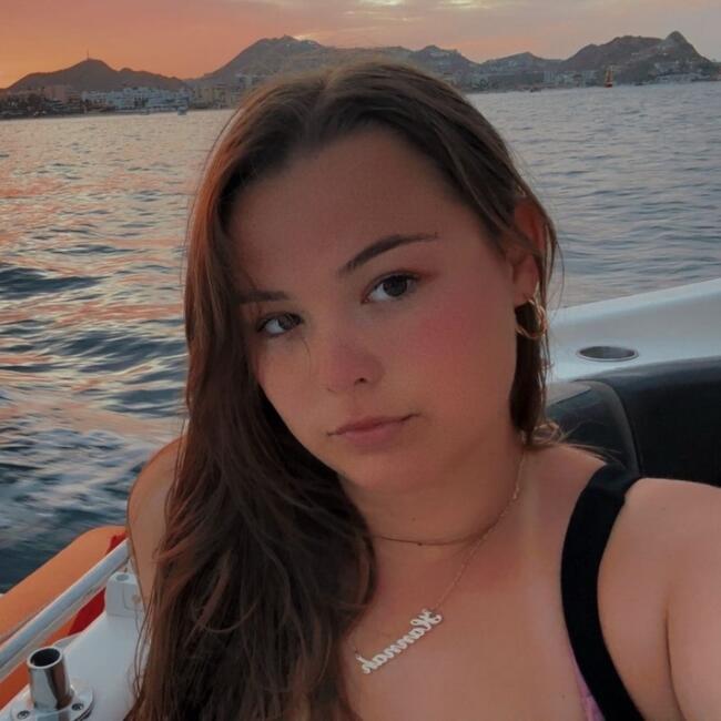 Babysitter in Hollister (Florida): Hannah