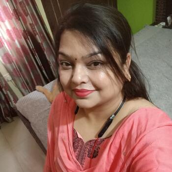 फरीदाबाद में बेबीसिटर: Geetika