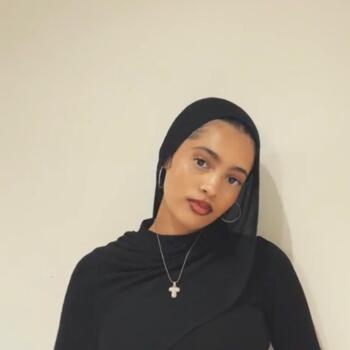 Babysitter London: Tasneem