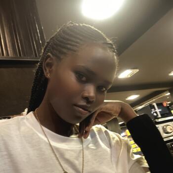 Babysitter Nairobi: Esther