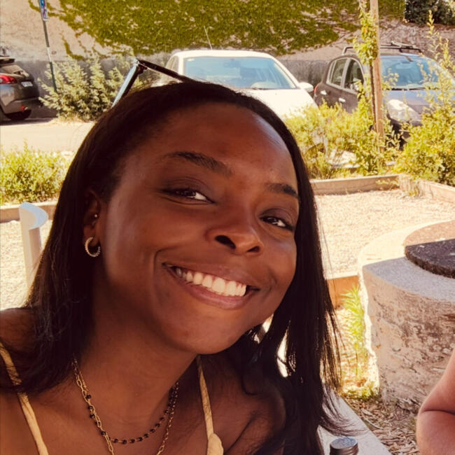 Babysitter in Saint-Herblain: Juliana