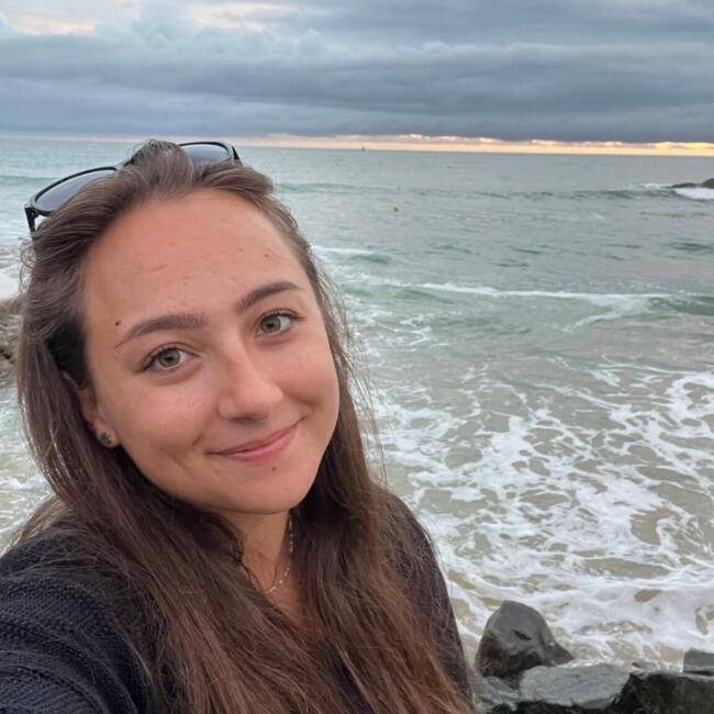 Babysitter in Roquefort-les-Pins: Laurine
