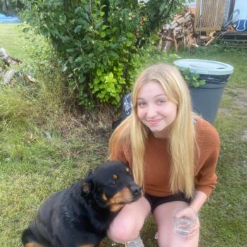 Babysitter in North Vancouver: Emily