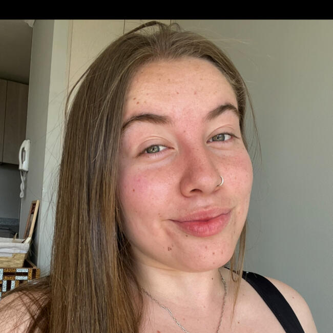 Babysitter in La Florida: ALMENDRA EILEEN