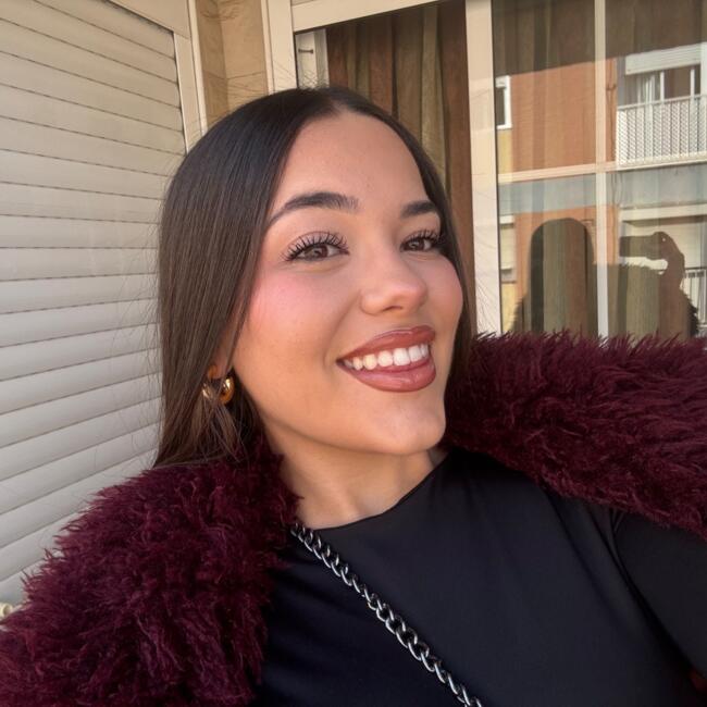 Babysitter in Seville: Paola