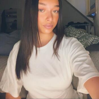 Babysitter in Auxerre: Yaelle