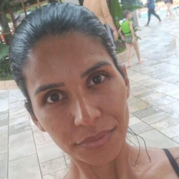 Babá Brasília: Allyne