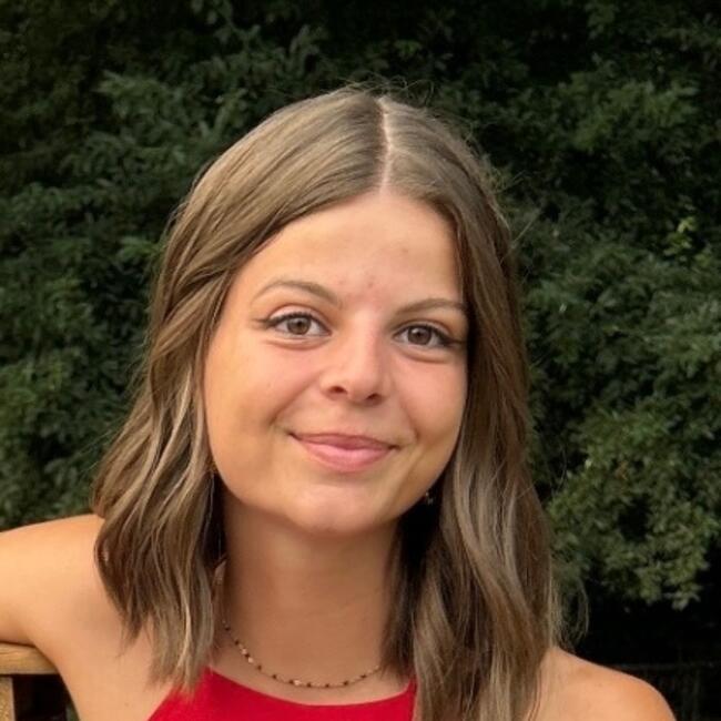 Babysitter in Dol-de-Bretagne: Lola