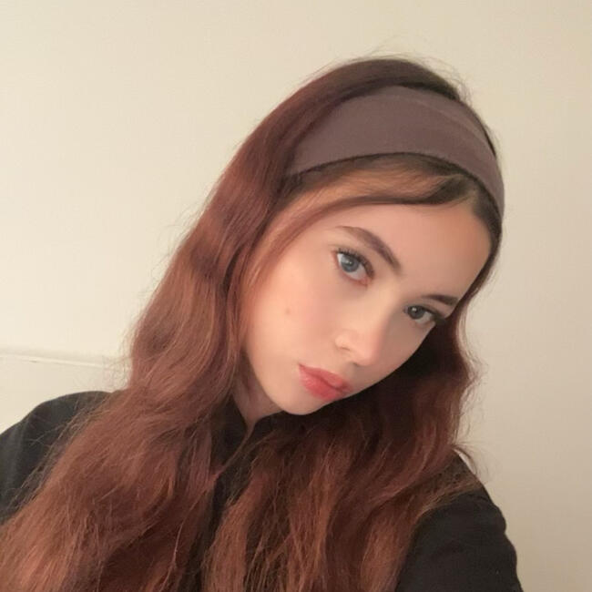 Babysitter in Hoddesdon: Ava