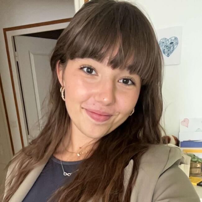 Babysitter in Verneuil-sur-Vienne: Claire