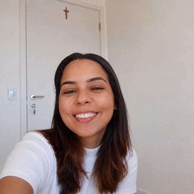 Babá em Joinville: Emanuela