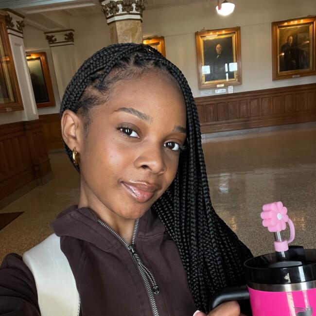 Babysitter in Charleston (Illinois): Makiya