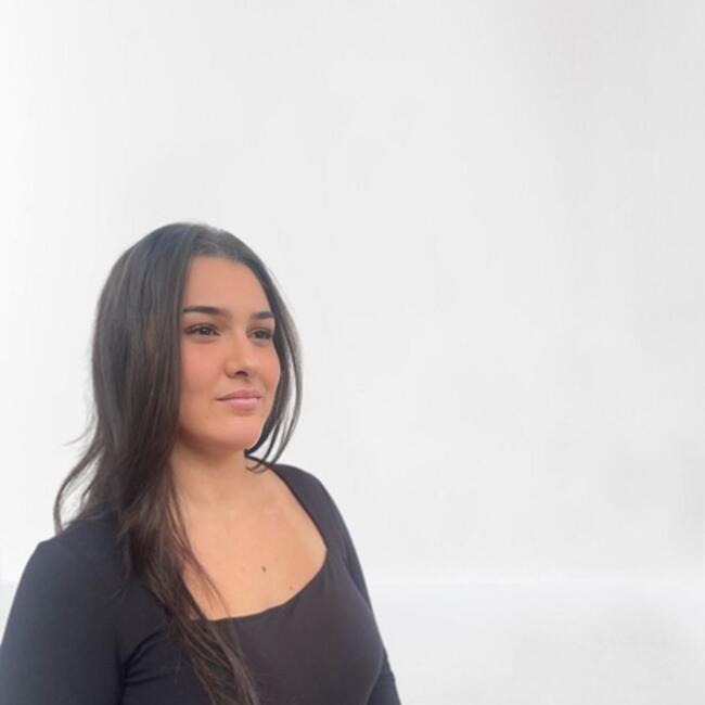 Babysitter in Paris: Amina