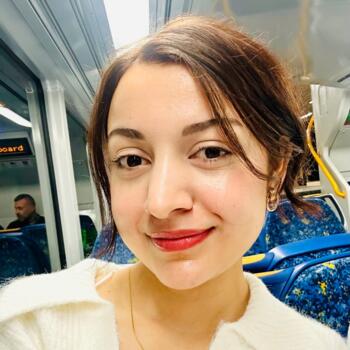 Babysitter Sydney: Swastika