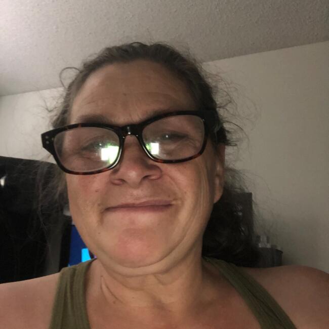 Baby-sitter in Calgary: Tina