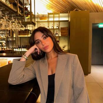 Babysitter in Le Chesnay: Victoria