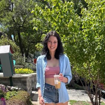 Babysitter in Athens: Adéla