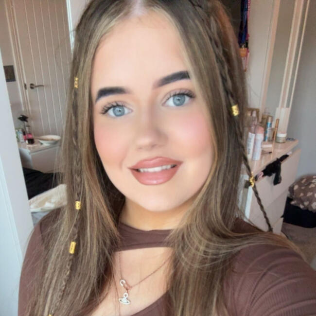 Babysitter in Newcastle-under-Lyme: Aimee