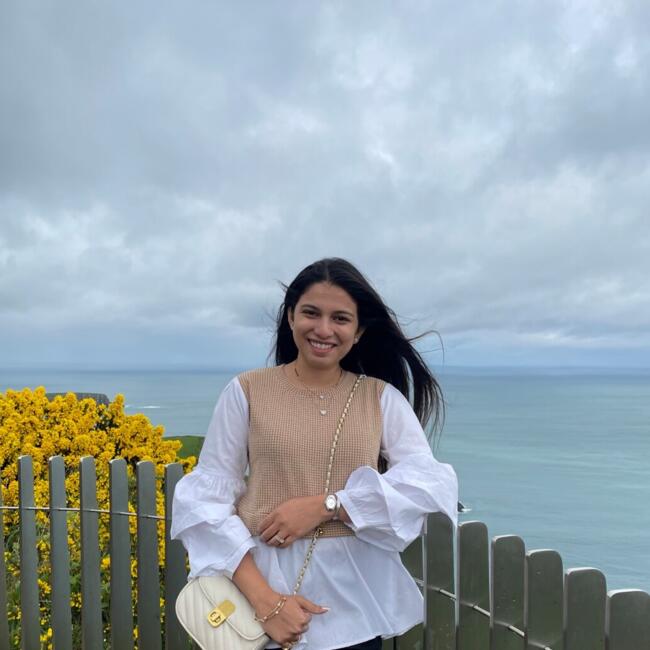 पुणे में बेबीसिटिंग की नौकरी: Sharwari