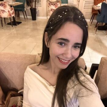 Babysitter in Cannes: Malak