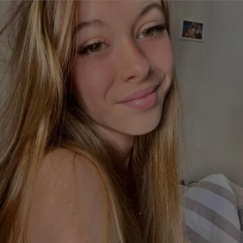 Babysitter in Saint-Symphorien-sur-Coise: Lilou