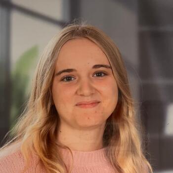 Babysitter in Montamisé: Lison