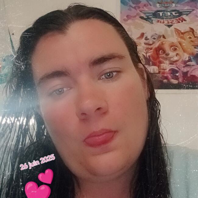 Babysitter in La Ville-du-Bois: Cindy