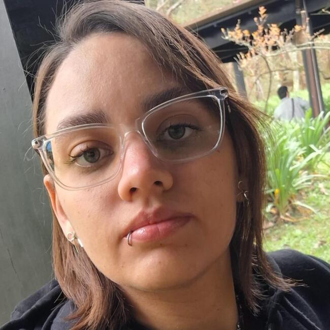 Babysitter in Praia Grande: Alexia