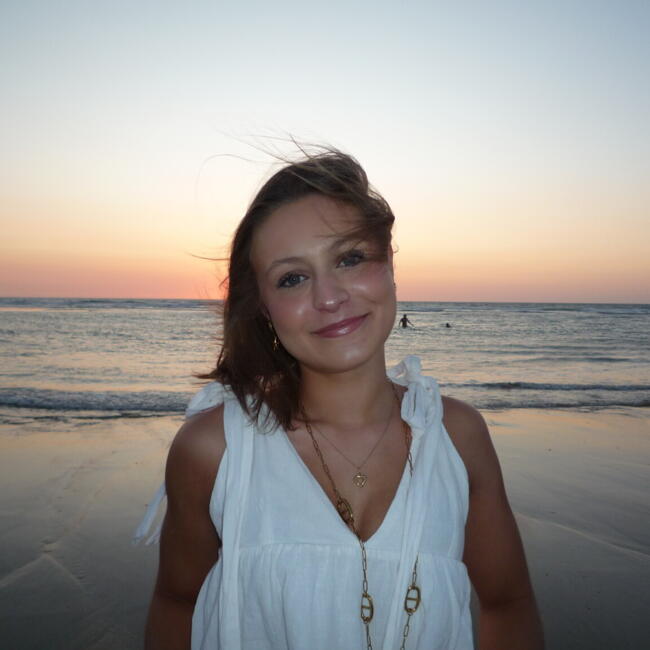 Babysitter in Pessac: Romane