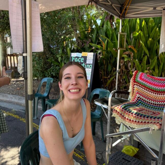 位於布里斯班的臨時保母: Violet