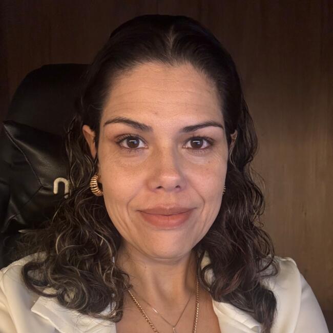 Emprego de babá em Curitiba: Elaine