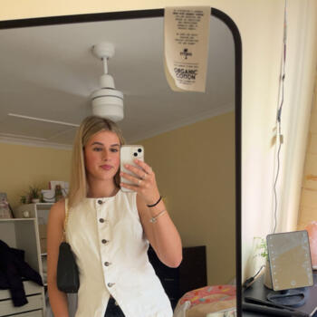 Babysitter Sunshine Coast: Jasmine