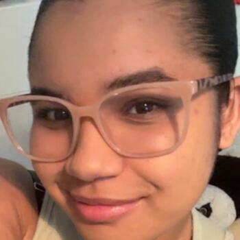 Babysitter in London: Chloe