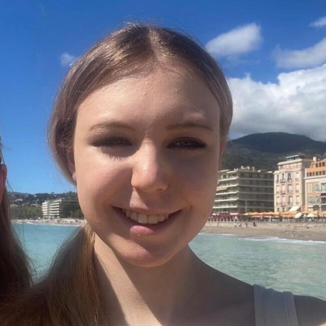 Soúni bölgesinde bebek bakıcısı: Alisa romashova