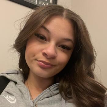 Babysitter Whitby: Kiara